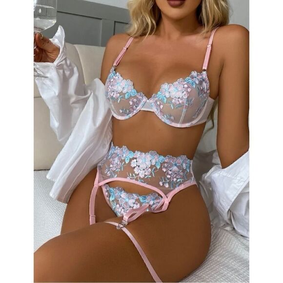 Sexy Sheer Floral Embroidered Lingerie Set - Picture 1 of 9
